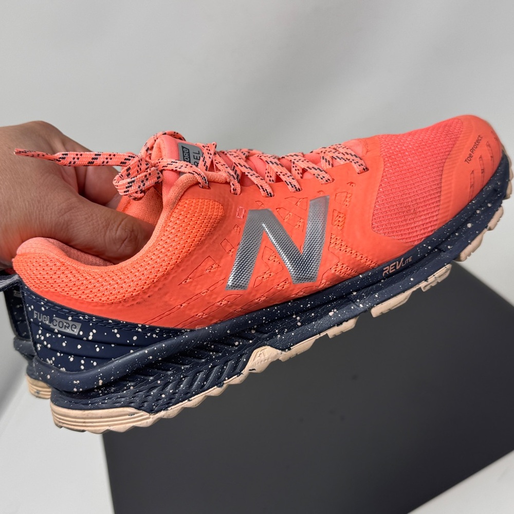 New Balance Sneakers Women's Sz 8 FuelCore Nitrel Trail Running Orange Black EUC - Picture 6 of 11
